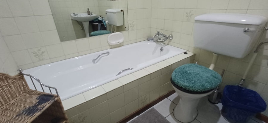 5 Bedroom Property for Sale in Morelig Free State